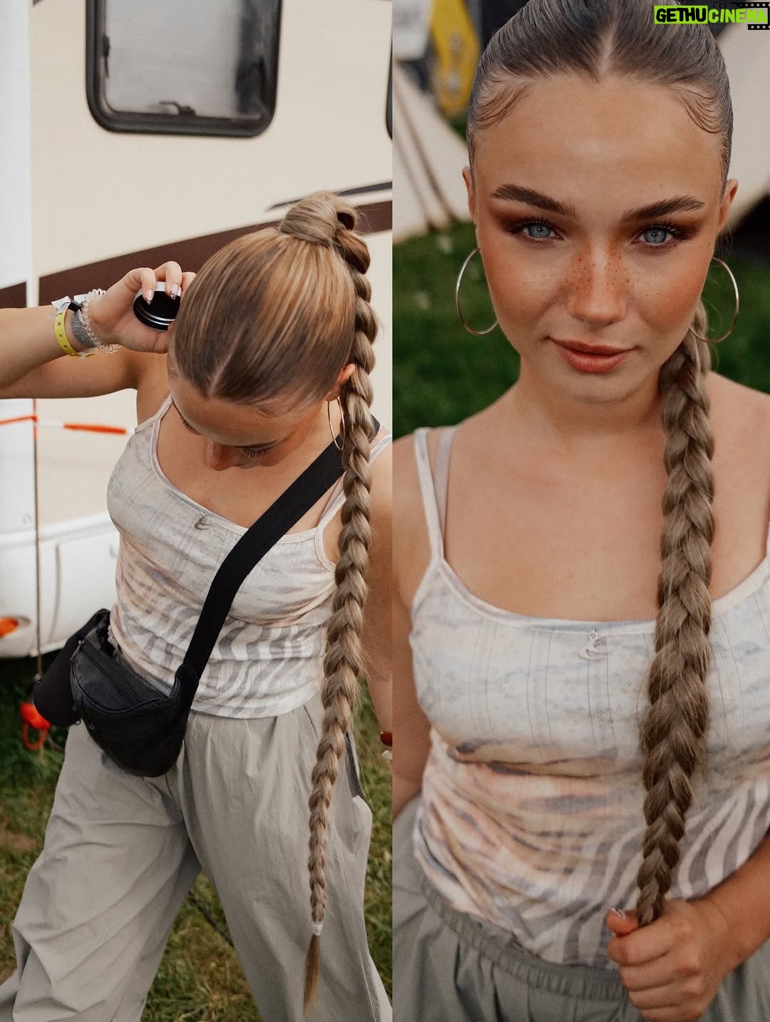 Julia Beautx - 230.6K Likes - Leute wieso sehe ich aus wie ein Popstar???? Ich möchte jetzt Popstar sein 🫩

#sonnemondsterne #sonnemondsternefestival @sonnemondsternefestival @aerochrone 🩷 (Anzeige)