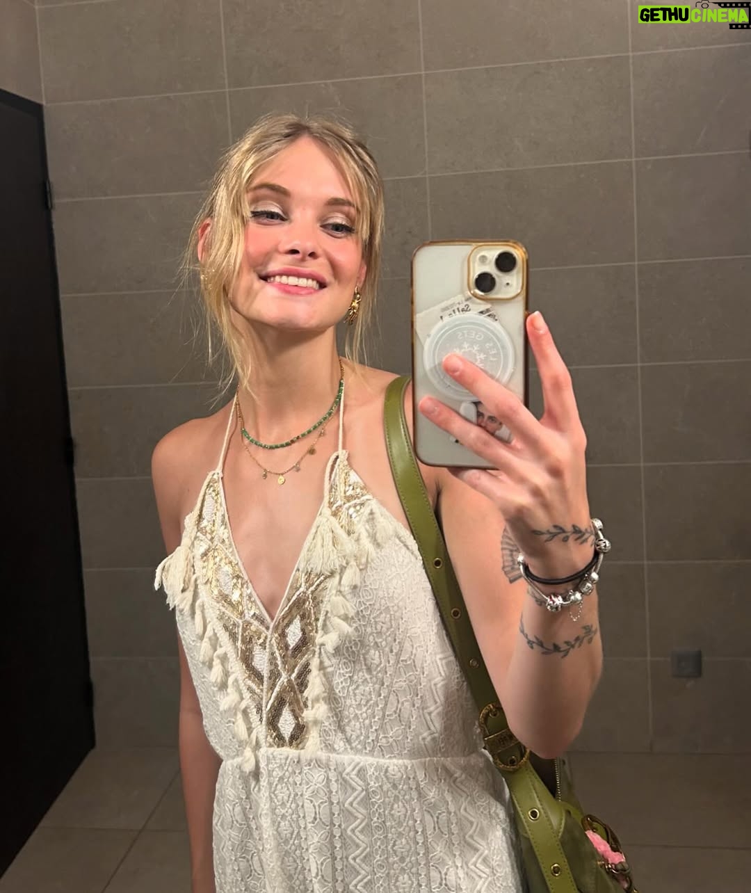 Julia Crane - 537 Likes - Coucou fourvière 🥂

Miam merci @bulle_restaurant