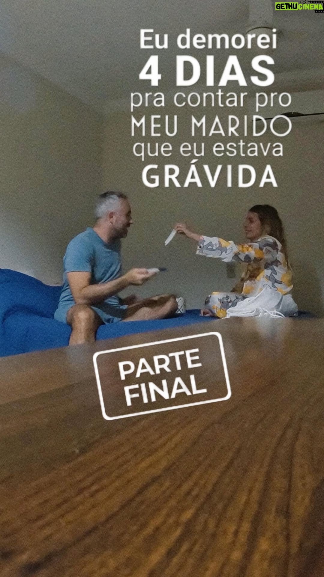 Julia Foti - 2.2K Likes - segurei muuuuito esses 4 dias porque eu queria contar pra ele pessoalmente! Queria fazer surpresa, ver a reação de pertinho… e principalmente, não deixar ele preocupado de longe! Afinal, era o final das férias da Juju e essa viagem já tava marcada! Inclusive, eu ia junto! mas me escalaram pro filme, e eu também já começando a desconfiar de uma possível gravidez… então achei melhor não ir! 
(parque de diversões grávida, eu ia ficar passando vontade) 

O que eu não sabia, é que o atraso começaria um pouco antes dele viajar.. e que meu aplicativo ia ficar me mandando mensagem pra eu fazer teste de gravidez naquela sexta feira!!!

Aí o resto vocês já sabem, né! 
No final deu tudo certo! 🙌🏼🙌🏼🙌🏼

O que vocês fariam no meu lugar????

#gravidez #anuncio #anunciogravidez #humor #vidareal
