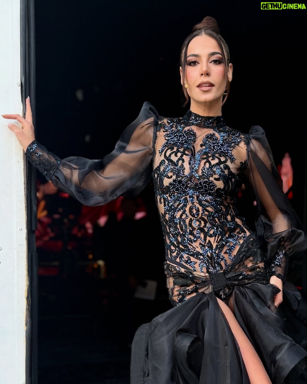 Julia Gama - 4.6K Likes - Es un honor recibir la “Palma de Oro” a la Excelencia Profesional 2025, agradezco a la @cinpe.mx y a cada uno de sus fundadores por su consideración. ¡Gracias México y a la gente mexicana por su cariño y generosidad siempre! 

Vestido del talentoso @angelfarfalla by @buffoni_theshowroom .

#palmadeoro #latinosunidos