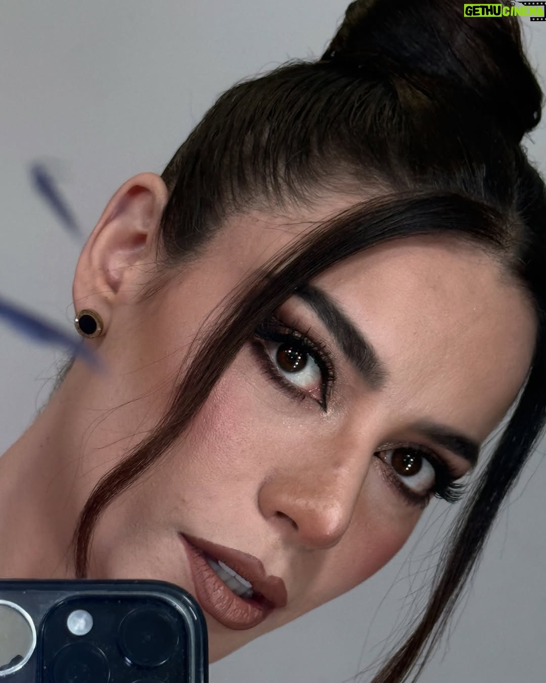 Julia Gama - 4.6K Likes - Es un honor recibir la “Palma de Oro” a la Excelencia Profesional 2025, agradezco a la @cinpe.mx y a cada uno de sus fundadores por su consideración. ¡Gracias México y a la gente mexicana por su cariño y generosidad siempre! 

Vestido del talentoso @angelfarfalla by @buffoni_theshowroom .

#palmadeoro #latinosunidos