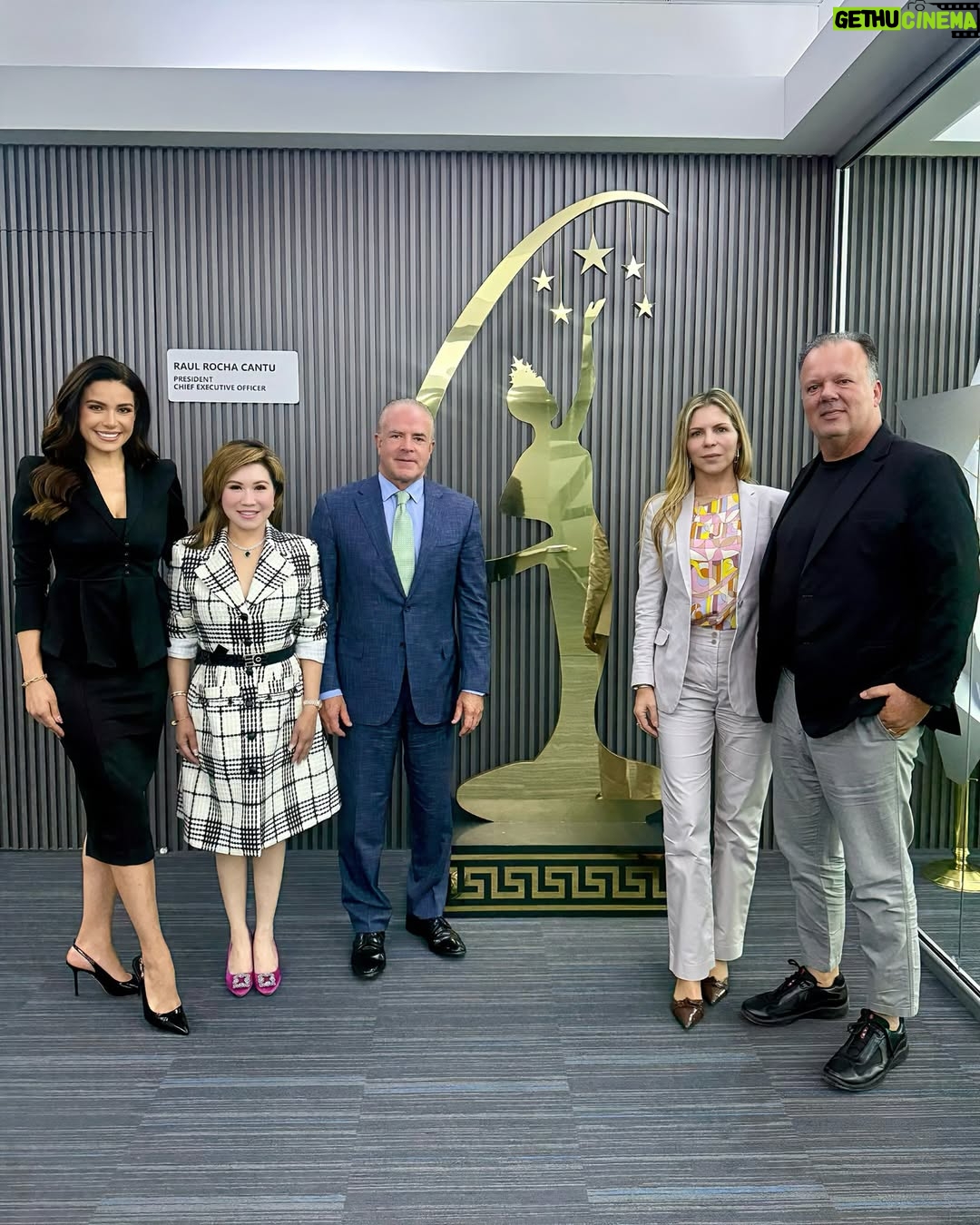 Julia Gama - 5.8K Likes - Every success story is written by many hands and hearts 🩶🤍 — nothing truly grand is ever built alone!

We are truly honored and delighted to be part of the @missuniverse family.

Our visit to Mexico, this wonderful country, was intense, enriching, and truly essential. We were welcomed with such warmth and generosity at the Miss Universe’s Headquarters that we immediately felt at home. The support we received gives us even more strength and motivation to continue building remarkable things together.

In just a few days, we experienced meaningful encounters that are already paving the way for prosperous and transformative projects.

It was an honor to meet and exchange ideas with @raulrocha777 , President of @legacy.holding and @missuniverse, @bucaromariomexico , VP of @missuniverse , and @oliviaquido , VP of Global Partnerships at @missuniverseskincare . More than partners, we found friends — and we return inspired and grateful to be cultivating a shared purpose that we are confident will accompany us in every step of this journey. 

_________________________________

Toda história de sucesso é escrita por muitas mãos e  corações 🩶🤍, nada grandioso se constrói sozinho!

Estamos honrados e felizes  por sermos parte da família @missuniverse.

Nossa vinda ao México, este país maravilhoso, foi intensa, enriquecedora e fundamental. Fomos recebidos com carinho e generosidade na sede do Miss Universe , onde nos sentimos verdadeiramente em casa. O apoio que nos brindaram nos dá ainda mais força e motivação para seguir juntos construindo coisas grandiosas.

Em poucos dias vivemos encontros importantes que  abrem caminhos para a realização de projetos prósperos e transformadores.

Foi uma honra conhecer e compartilhar ideias com @raulrocha777 , Presidente da @legacy.holding e do @missuniverse , @bucaromariomexico , VP @missuniverse e @oliviaquido , VP Global Partnerships @missuniverseskincare , Mais do que parceiros, encontramos amigos — e saímos inspirados e gratos por estarmos cultivando um propósito em comum, que temos certeza nos acompanhará em cada passo dessa jornada. 🌟

#missuniverse #missbrasil #missuniversebrasil #mub #mexico #brasil