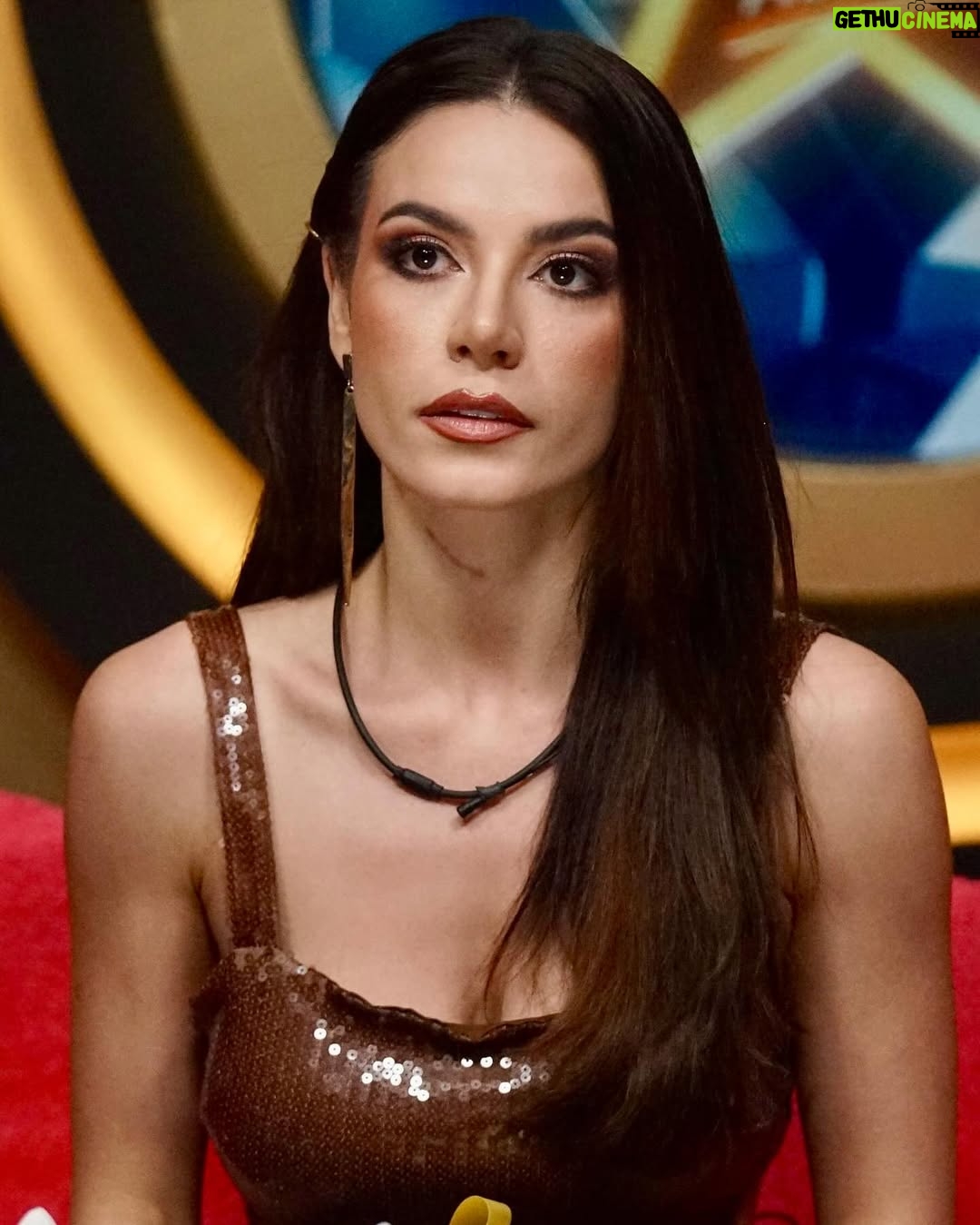 Julia Gama - 8.6K Likes - Julia salió con la cabeza en alto de La Casa 👑 🫶🏻¿Qué es lo que más extrañarás de ella? #LCDLFAllStars