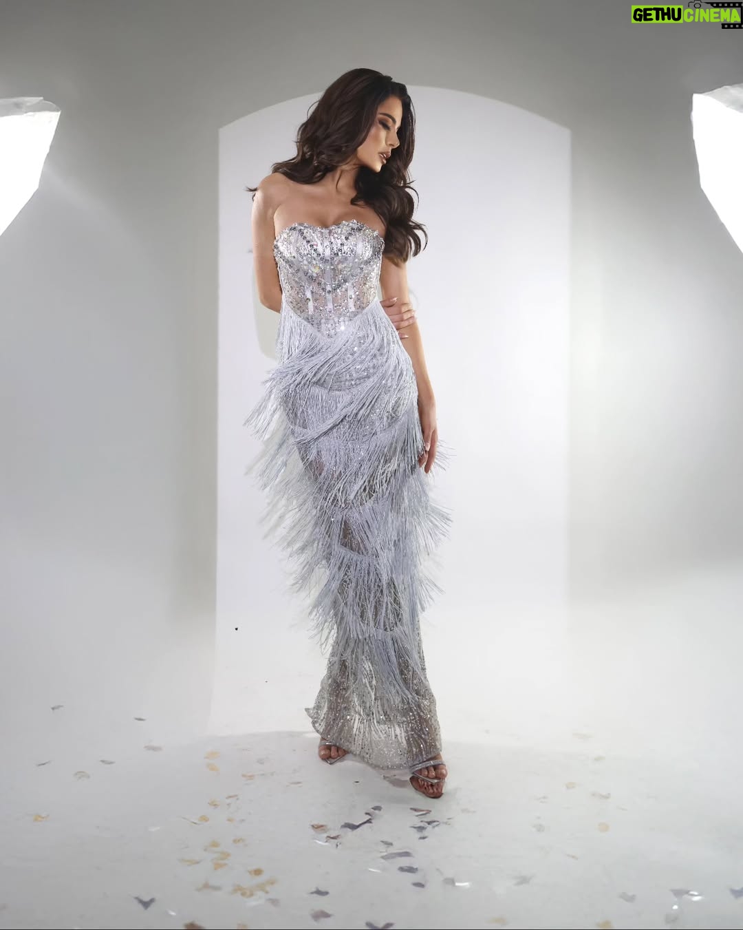 Julia Gama - 5.1K Likes - Sé libre como el viento y capaz de amar sin límites. 💎👑

Gracias por tanto cariño y apoyo, MissAmores. ❤️

Últimos momentos para votar por Julia. ¡Vamos con todo! 💪✨

Photo: @hagamos_click
Designer: @jk_tolentino_mexico
Stylist: @tonyberber_
MUAHS: @mikevazquex
#teamjuliagama #LCDFAllStars #lcdlf5 #teamfuego