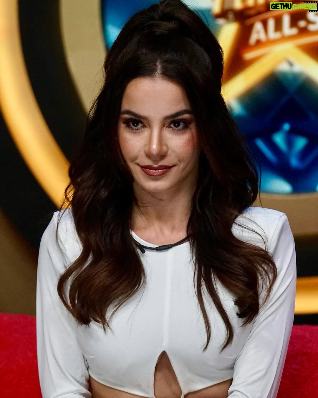 Julia Gama - 8.6K Likes - Julia salió con la cabeza en alto de La Casa 👑 🫶🏻¿Qué es lo que más extrañarás de ella? #LCDLFAllStars