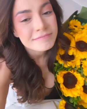 Julia Gama Instagram - Es hermoso regresar a la vida real y sentirse así de apapachada. Estoy sin palabras para agradecerles, mis hermosas, no solo por este hermoso detalle, sino por todo el apoyo y cariño que me brindan desde hace mucho tiempo.
🥹❤️
De verdad, lo más bonito que me llevo de toda esta aventura es haber conectado con personas tan especiales como ustedes, que comparten los mismos principios y valores.
Siento que eso es lo que guardo en mi corazón, y sé que ustedes estarán a mi lado en todo lo que viene, porque lo mejor está por venir.
¡Las amo! No sé cómo expresarlo con palabras, pero las amo. ¡Vamos juntas por más! ❤️✨
@08hermosa15
@rod_fonseca25
@gaby0817_pty
@mariaegonzalezv
@carolinarzm
@juliawgama_mx
@karlita_sinmas
@universo_rafalia
@rafalia_pa
@juliawgama_cdmx
@sarahisarria