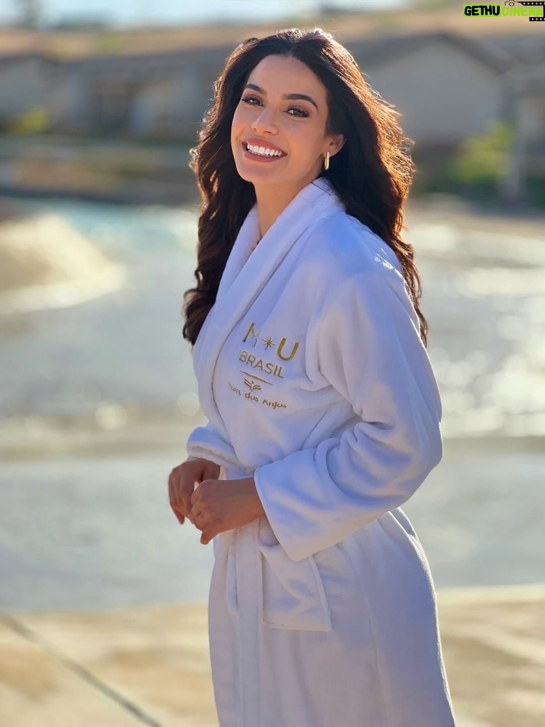 Julia Gama - 4.2K Likes - Um refúgio onde a fé na vida e a leveza se tornam a verdadeira hospedagem. Amando escrever este novo capítulo da minha história neste paraíso. 🌊🌴✨ - @morrodosanjosresortoficial 

🎵 “Andar com fé eu vou, que a fé não costuma falhar…”