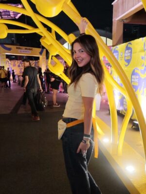 Júlia Gomes Instagram - De ontem do MELI MUSIC #2 💙💛 AMEEEEEI demaaaais, foi incrível e inesquecível! @mercadolivre 💙💛💙💛💙💛💙💛⭐️⭐️⭐️⭐️⭐️⭐️⭐️⭐️