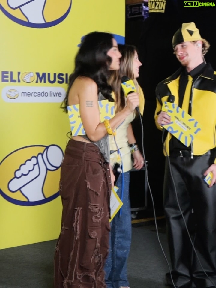 Júlia Gomes - 2.2K Likes - De ontem do MELI MUSIC #2 💙💛 AMEEEEEI demaaaais, foi incrível e inesquecível! @mercadolivre 💙💛💙💛💙💛💙💛⭐️⭐️⭐️⭐️⭐️⭐️⭐️⭐️
