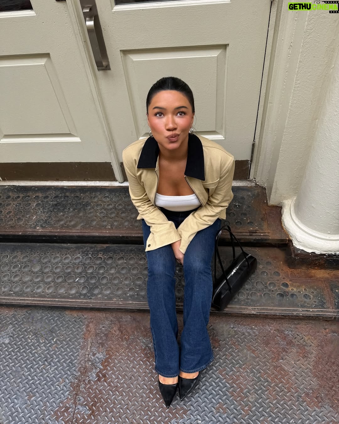 Julia Kelly - 11.8K Likes - Real good jeans