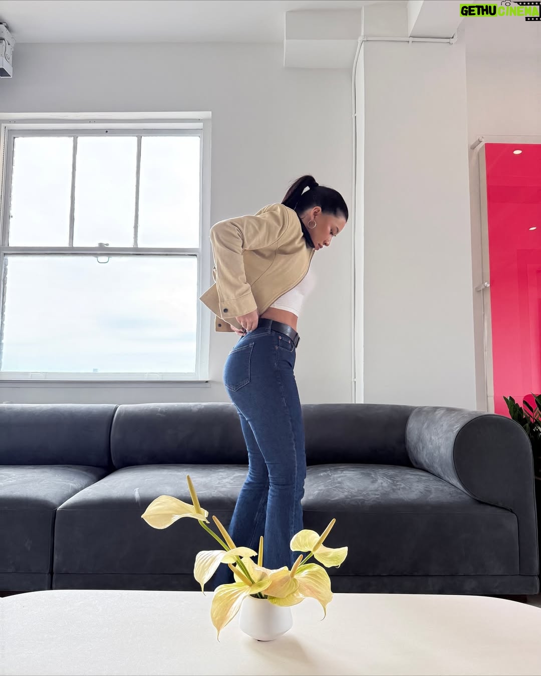 Julia Kelly - 11.8K Likes - Real good jeans