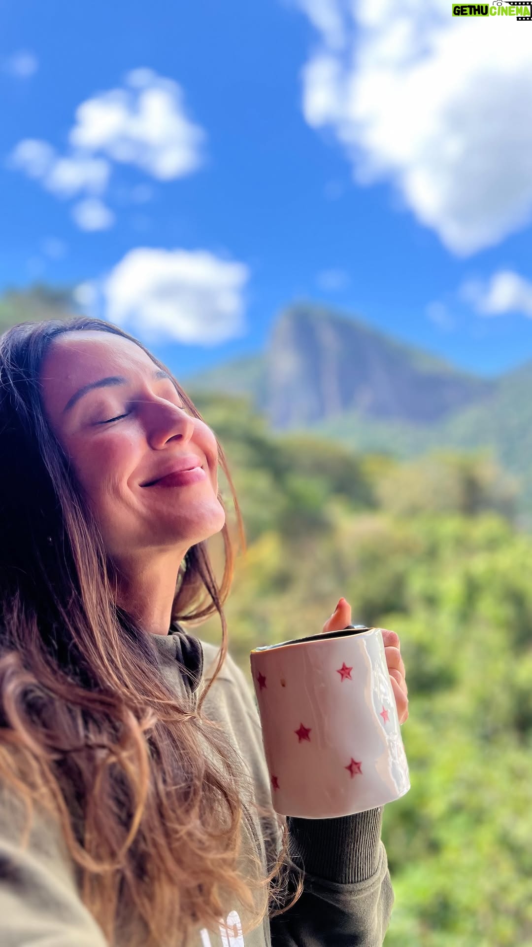 Júlia Mendes - 14.8K Likes - Algumas coisas deixam saudade, outras trazem leveza e é nesse movimento constante que a vida revela a sua beleza. BOM DIA♥️