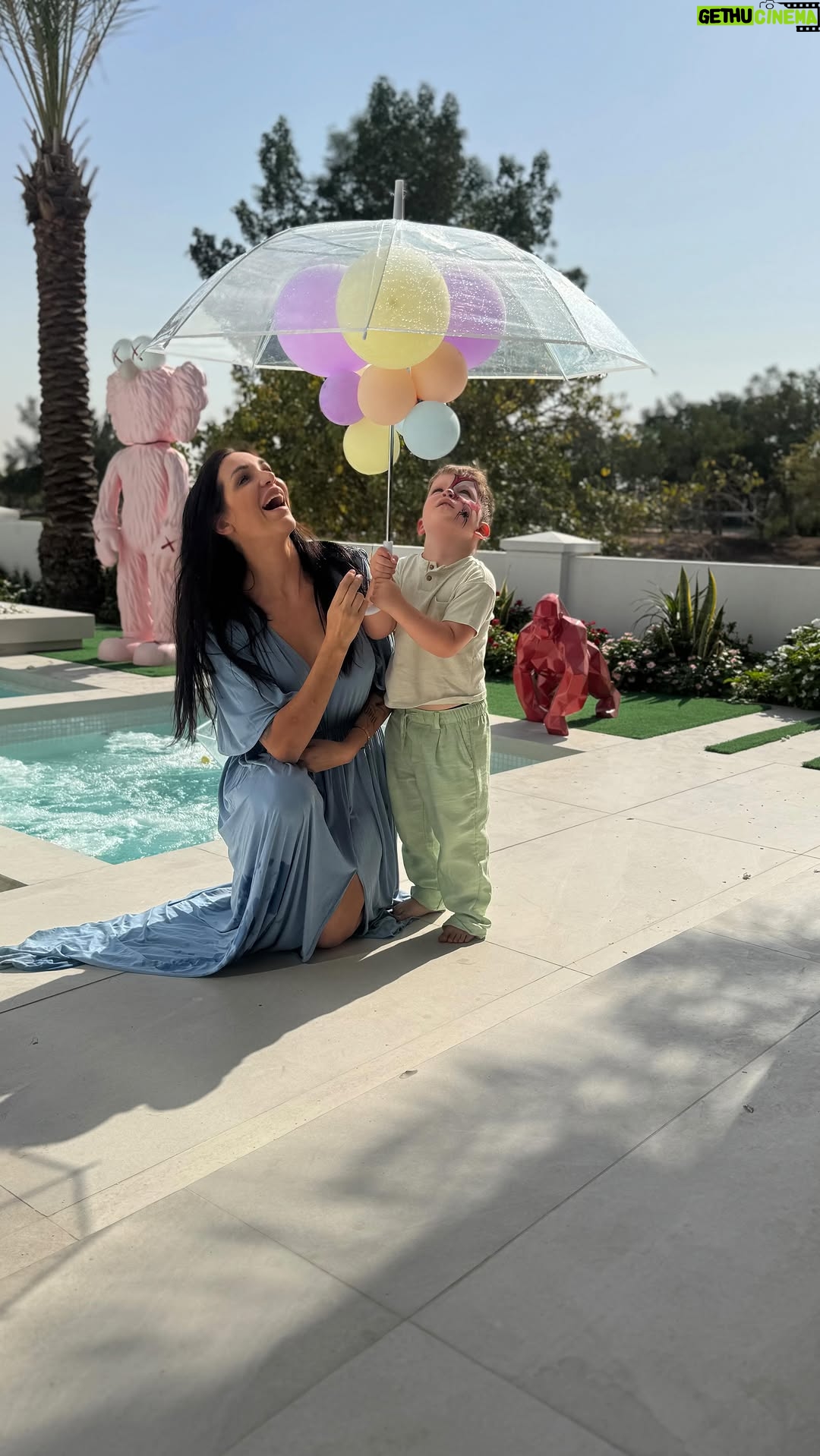 Julia Paredes - 6.2K Likes - Bon ba il m’a fait tout le salon du coup 🤣 
Je voulais trop essayer cette trend avec vittorio , Disney ou le ménage , vu sa réaction je ne dépenserai plus de fortunes dans les parcs 🫣 
#trend#humour#kids#fun#tendance#mum#