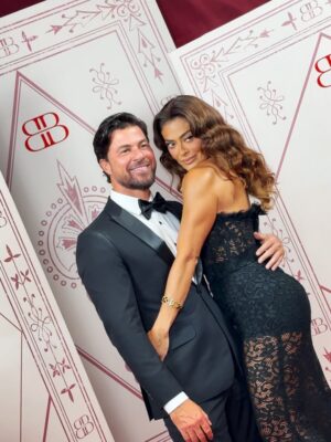 Juliana Paes Instagram - ‘O meu melhor amigo é o meu amor…’ e dizer isso é o mínimo pra falar dele; pra não falar do melhor pai do mundo; pra não falar do campeão de ‘genteboísse’; pra não falar do filho carinhoso e atento…. Hoje vai só esse FELIZ ANIVERSÁRIO com todo amor afeto respeito aprendizado cumplicidade confiança acumulados nesses 21 anos de órbita em torno de nós…. Deixando claro que o sol é vc! Te amo♥️