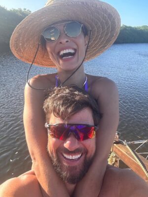Juliana Paes Instagram - ‘O meu melhor amigo é o meu amor…’ e dizer isso é o mínimo pra falar dele; pra não falar do melhor pai do mundo; pra não falar do campeão de ‘genteboísse’; pra não falar do filho carinhoso e atento…. Hoje vai só esse FELIZ ANIVERSÁRIO com todo amor afeto respeito aprendizado cumplicidade confiança acumulados nesses 21 anos de órbita em torno de nós…. Deixando claro que o sol é vc! Te amo♥️