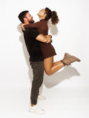 Juliana Paes Instagram - ‘O meu melhor amigo é o meu amor…’ e dizer isso é o mínimo pra falar dele; pra não falar do melhor pai do mundo; pra não falar do campeão de ‘genteboísse’; pra não falar do filho carinhoso e atento…. Hoje vai só esse FELIZ ANIVERSÁRIO com todo amor afeto respeito aprendizado cumplicidade confiança acumulados nesses 21 anos de órbita em torno de nós…. Deixando claro que o sol é vc! Te amo♥️
