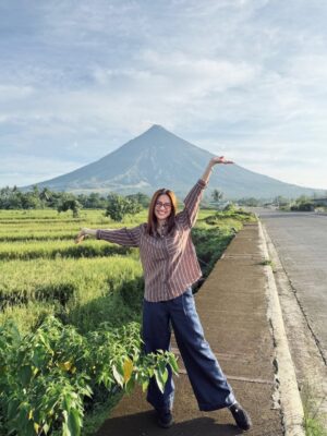 Julie Anne San Jose Instagram - first time to see Mayon this close 😍