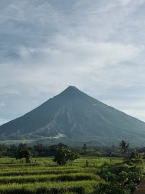 Julie Anne San Jose Instagram - first time to see Mayon this close 😍