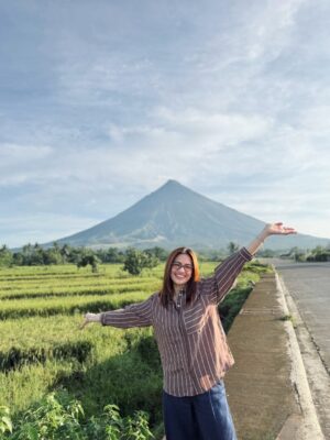 Julie Anne San Jose Instagram - first time to see Mayon this close 😍