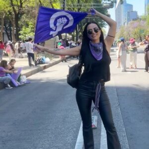 Julieta Grajales Instagram - Una persona feminista es cualquiera que reconozca la igualdad y la plena humanidad en mujeres y hombres.
💜🪬✨✨ 💜🪬✨✨✨
El día que decidí habitar la ternura, la convertí en mi política.
“Por qué abrazarnos en este mundo tan hostil también es una forma de luchar”. By @tremendas.ec
Las amo @fiona.hadassa @zoe.lika @borderhoppingvegan mis chicas preciosas.💜✨✨✨✨✨✨✨⚡️ #8m #8m2025 #8marzo #feminist #feministart