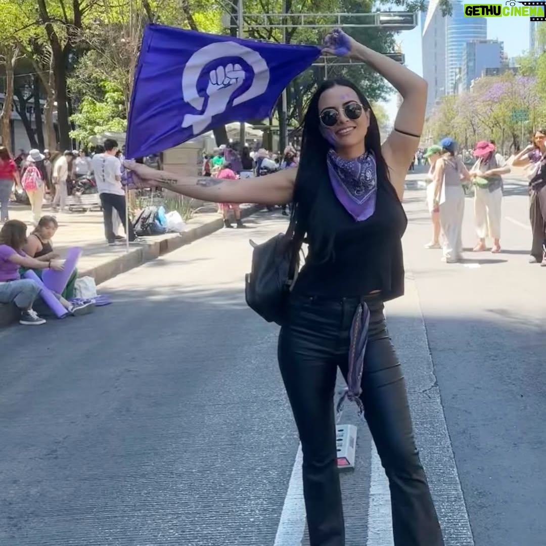 Julieta Grajales - 4K Likes - Una persona feminista es cualquiera que reconozca la igualdad y la plena humanidad en mujeres y hombres.
💜🪬✨✨ 💜🪬✨✨✨

El día que decidí habitar la ternura, la convertí en mi política.
“Por qué abrazarnos en este mundo tan hostil también es una forma de luchar”. By @tremendas.ec 

Las amo @fiona.hadassa @zoe.lika @borderhoppingvegan mis chicas preciosas.💜✨✨✨✨✨✨✨⚡️ #8m #8m2025 #8marzo  #feminist #feministart