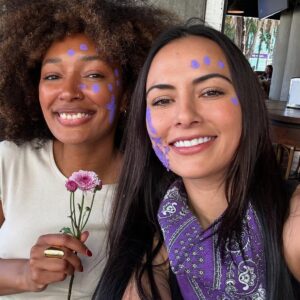 Julieta Grajales Instagram - Una persona feminista es cualquiera que reconozca la igualdad y la plena humanidad en mujeres y hombres.
💜🪬✨✨ 💜🪬✨✨✨
El día que decidí habitar la ternura, la convertí en mi política.
“Por qué abrazarnos en este mundo tan hostil también es una forma de luchar”. By @tremendas.ec
Las amo @fiona.hadassa @zoe.lika @borderhoppingvegan mis chicas preciosas.💜✨✨✨✨✨✨✨⚡️ #8m #8m2025 #8marzo #feminist #feministart