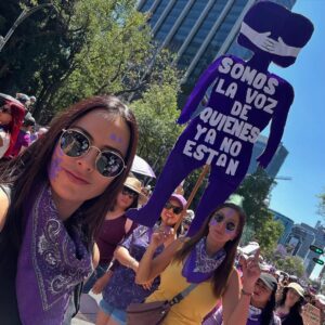 Julieta Grajales Instagram - Una persona feminista es cualquiera que reconozca la igualdad y la plena humanidad en mujeres y hombres.
💜🪬✨✨ 💜🪬✨✨✨
El día que decidí habitar la ternura, la convertí en mi política.
“Por qué abrazarnos en este mundo tan hostil también es una forma de luchar”. By @tremendas.ec
Las amo @fiona.hadassa @zoe.lika @borderhoppingvegan mis chicas preciosas.💜✨✨✨✨✨✨✨⚡️ #8m #8m2025 #8marzo #feminist #feministart