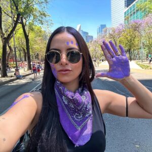 Julieta Grajales Instagram - Una persona feminista es cualquiera que reconozca la igualdad y la plena humanidad en mujeres y hombres.
💜🪬✨✨ 💜🪬✨✨✨
El día que decidí habitar la ternura, la convertí en mi política.
“Por qué abrazarnos en este mundo tan hostil también es una forma de luchar”. By @tremendas.ec
Las amo @fiona.hadassa @zoe.lika @borderhoppingvegan mis chicas preciosas.💜✨✨✨✨✨✨✨⚡️ #8m #8m2025 #8marzo #feminist #feministart