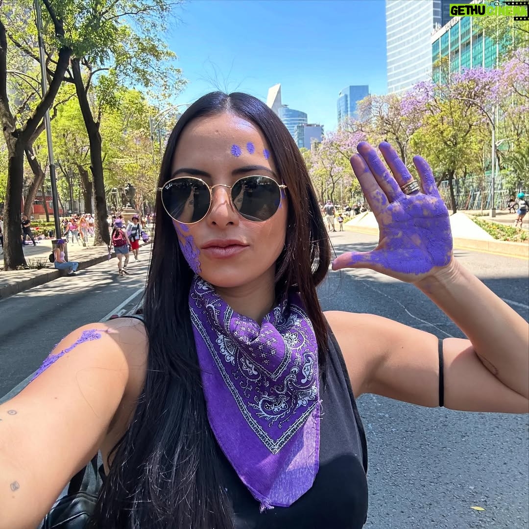 Julieta Grajales - 4K Likes - Una persona feminista es cualquiera que reconozca la igualdad y la plena humanidad en mujeres y hombres.
💜🪬✨✨ 💜🪬✨✨✨

El día que decidí habitar la ternura, la convertí en mi política.
“Por qué abrazarnos en este mundo tan hostil también es una forma de luchar”. By @tremendas.ec 

Las amo @fiona.hadassa @zoe.lika @borderhoppingvegan mis chicas preciosas.💜✨✨✨✨✨✨✨⚡️ #8m #8m2025 #8marzo  #feminist #feministart
