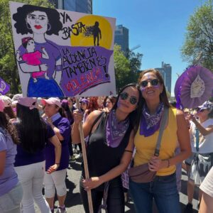 Julieta Grajales Instagram - Una persona feminista es cualquiera que reconozca la igualdad y la plena humanidad en mujeres y hombres.
💜🪬✨✨ 💜🪬✨✨✨
El día que decidí habitar la ternura, la convertí en mi política.
“Por qué abrazarnos en este mundo tan hostil también es una forma de luchar”. By @tremendas.ec
Las amo @fiona.hadassa @zoe.lika @borderhoppingvegan mis chicas preciosas.💜✨✨✨✨✨✨✨⚡️ #8m #8m2025 #8marzo #feminist #feministart