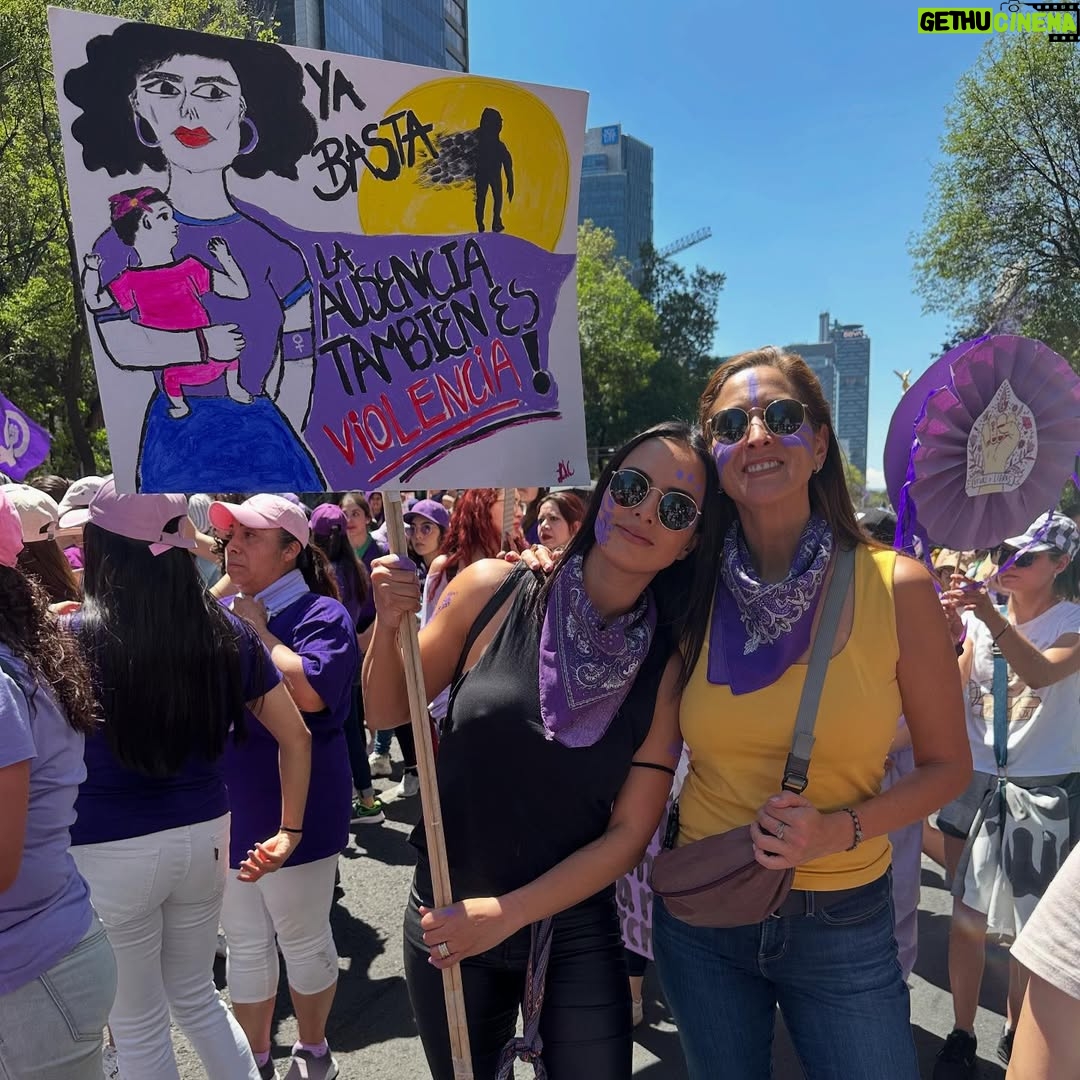 Julieta Grajales - 4K Likes - Una persona feminista es cualquiera que reconozca la igualdad y la plena humanidad en mujeres y hombres.
💜🪬✨✨ 💜🪬✨✨✨

El día que decidí habitar la ternura, la convertí en mi política.
“Por qué abrazarnos en este mundo tan hostil también es una forma de luchar”. By @tremendas.ec 

Las amo @fiona.hadassa @zoe.lika @borderhoppingvegan mis chicas preciosas.💜✨✨✨✨✨✨✨⚡️ #8m #8m2025 #8marzo  #feminist #feministart