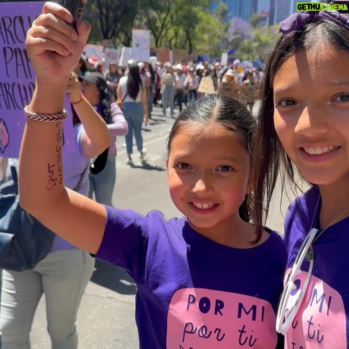 Julieta Grajales - 4K Likes - Una persona feminista es cualquiera que reconozca la igualdad y la plena humanidad en mujeres y hombres.
💜🪬✨✨ 💜🪬✨✨✨

El día que decidí habitar la ternura, la convertí en mi política.
“Por qué abrazarnos en este mundo tan hostil también es una forma de luchar”. By @tremendas.ec 

Las amo @fiona.hadassa @zoe.lika @borderhoppingvegan mis chicas preciosas.💜✨✨✨✨✨✨✨⚡️ #8m #8m2025 #8marzo  #feminist #feministart