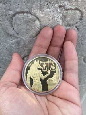 Julieta Grajales Instagram - Grecia: Susurro eterno de las diosas….

Desde niña, sentí una atracción profunda por dos diosas que parecían completamente opuestas: Atenea y Afrodita. Una era la diosa de la sabiduría, la estrategia, el pensamiento claro. La otra, del amor, el deseo, la belleza indomable.
Atenea me enseñó a pensar con firmeza, a moverme con propósito, a confiar en mi mente afilada como una lanza.
Afrodita me enseñó a habitar mi cuerpo con placer, a expresar el arte de sentir, a conectar con la belleza que no necesita explicación.…. Que delicia caminar por un país lleno de historia, belleza, arte y mucha imaginación mía. ❤️🇬🇷

#Athenas #Afrodita #Mykonos #Greece