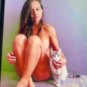 Julieta Grajales Instagram - No necesito grandes escenarios para existir con fuerza: basta con estar presente, habitando mi espacio, reconociéndome en esencia y abrazando lo que me hace sentir en casa.

@julietalavenus #newpaintings