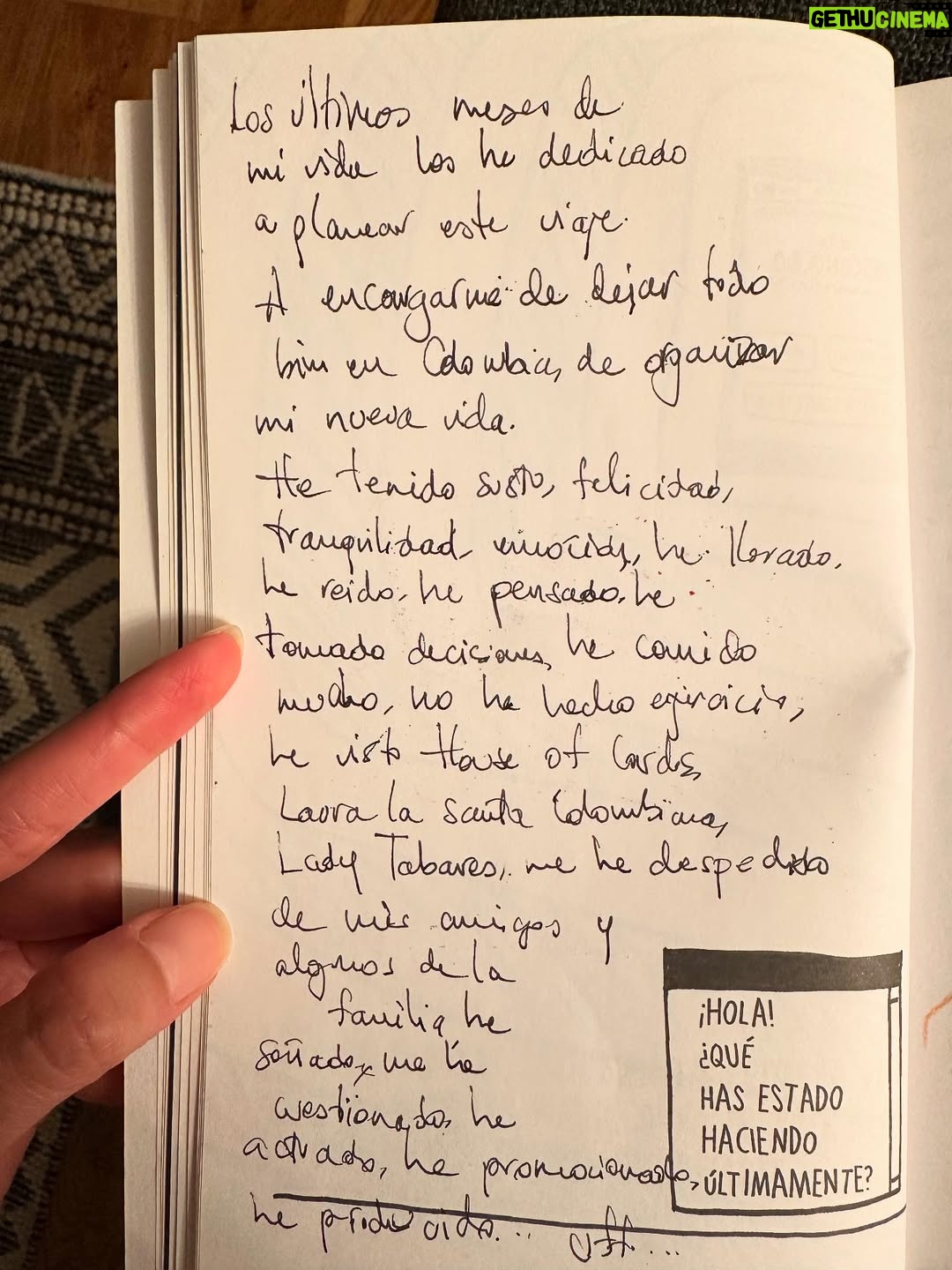 Julieth Restrepo - 10.5K Likes - 10 AÑOS EN LA!!!… 🥳🥳🥳 Felices 10 años para mí de crecer, de aprender, de reír, de llorar, de caerme… pero sobre todo de levantarme. 
Vengan les comparto un pedacito de lo que ha sido esto. 
1. Mis primeras fotos en LA para buscar trabajo como actriz.
2. Uno de esos meses duros en los que era difícil encontrar el norte y yo andaba recién llegada.
3. 2024 en mi primer after party de unos premios todos elegantes en Hollywood.
4. El recordatorio constante: NUNCA RENDIRSE.
5. Unas fotos que por siempre amaré de @andresoyuela justo antes de mudarme a LA.
6. Más de las primeras fotos para buscar trabajo. 
7. Yo de 6 años sin tener idea de lo que estaría haciendo muchos años después. Esa niña interior me sigue sonriendo y animando muchas veces cuando estoy perdida. 
8. Una de las tantas audiciones que no me he ganado en LA pero que me han preparado para las que (años después) SI me gané.
9. Premier en esa inolvidable noche del 2018 de Loving Pablo en Hollywood y al otro día a niñeriar. Les quedó debiendo las fotos de las niñas hermosas que cuidaba en esa época. 
10. Mi familia. El regalo mas lindo que me ha dado Los Angeles.
11. Mi bebé. Lucía. El regalo más lindo que me han dado @szuleta y la vida.
12. La fecha quedó plasmada en el diario que empecé a escribir ese 6 de Agosto cuando salí de Bogotá a vivir en LA.
13. Estos recuerdos me llenan los ojos de lágrimas y de orgullo y la letra que salió con el susto no le hace justicia a la que hacía cuando vendía cartas de amor en el colegio.
14. Eso que llaman incertidumbre y la adrenalina de saltar al vacío. Un salto que no cambiaría por nada.
15. Ser actriz en Estados Unidos. Si… se me vuelven a llenar de lágrimas los ojos. 

Si, se siente muy lindo hacer sueños realidad, y lo más lindo es que aquí seguimos. GRACIAS siempre a quienes le leen, me acompañan, me animan cerca o desde la distancia. En este camino de soñadores nos damos la mano y seguimos inspirándonos entre todo@s. Yo sigo aquí porque también soy el resultado de es@s que se han lanzado y me han demostrado que si es posible.

Agosto 6.2015/2025