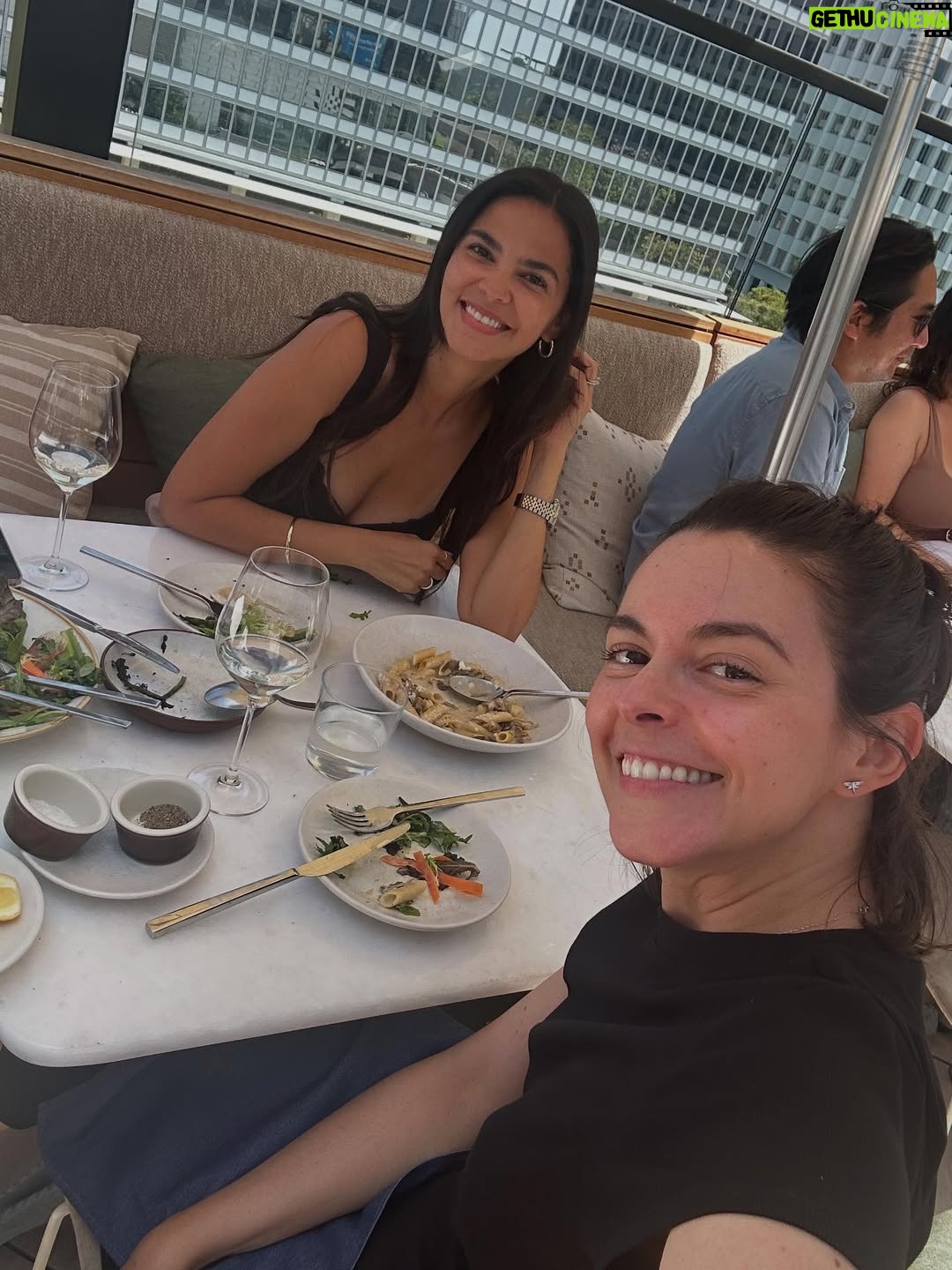 Julieth Restrepo - 2K Likes - Gratitud. Julio fue un mes para sanar. Un mes de familia, amigos, mucho verde, agua clara y de empezar a prepararme para lo que se viene este resto de año! No veo la hora de contarles más!! 
🌻🌻🌻🌻🌻
Gratitude. July was a month of healing. A month of family, friends, lots of nature, clear water, and a time to start preparing for what’s coming this year! I can’t wait to tell you more!