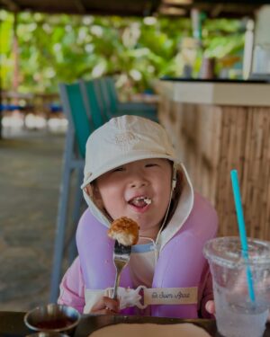 Jung Kyoung-mi Instagram - 휴가🏖️

바쁜 엄마아빠덕에 여름 물놀이를 못갔네

방학 끝나기전에 후다닥 댕겨오기.

관광, 공연 뭐 이런거 없음 

5일내내 바닷가……………

즐거웠습니다! 

주니지니네 여름휴가 끝!