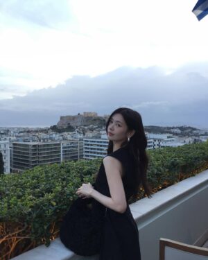 Jung So-min Instagram - 🌹