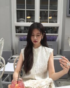 Actress Jung So-min HD Photos and Wallpapers June 2025