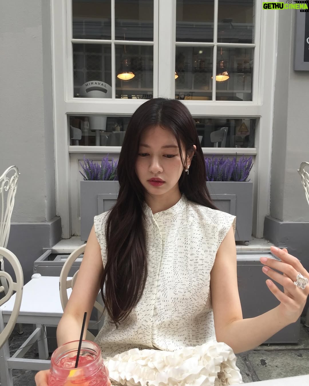 Jung So-min - 1.3 Million Likes - 🌹