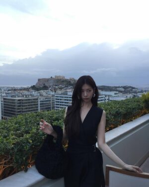 Jung So-min Instagram - 🌹