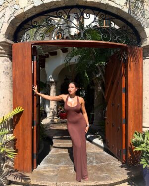 Jurnee Smollett Instagram - Thank you all for the lovely birthday messages. I feel so loved! Thanks to @airbnb, my family and I finally made it out of the group chat and celebrated in Cabo, making unforgettable memories! They treated us to a stunning home and delicious private Chef Service for my bday dinner.
We shared a lot of firsts as a family:
-First time driving a golf cart āļø
-First time trying rattlesnake tequila (with my mom) ...she was not a fan āļø
-First time doing shots with my mother (she hated itš¤Ŗ) āļø
-First time going to the beach with my mother as adult āļø( she hates sand and doesnāt swim haha but enjoyed herself this time)