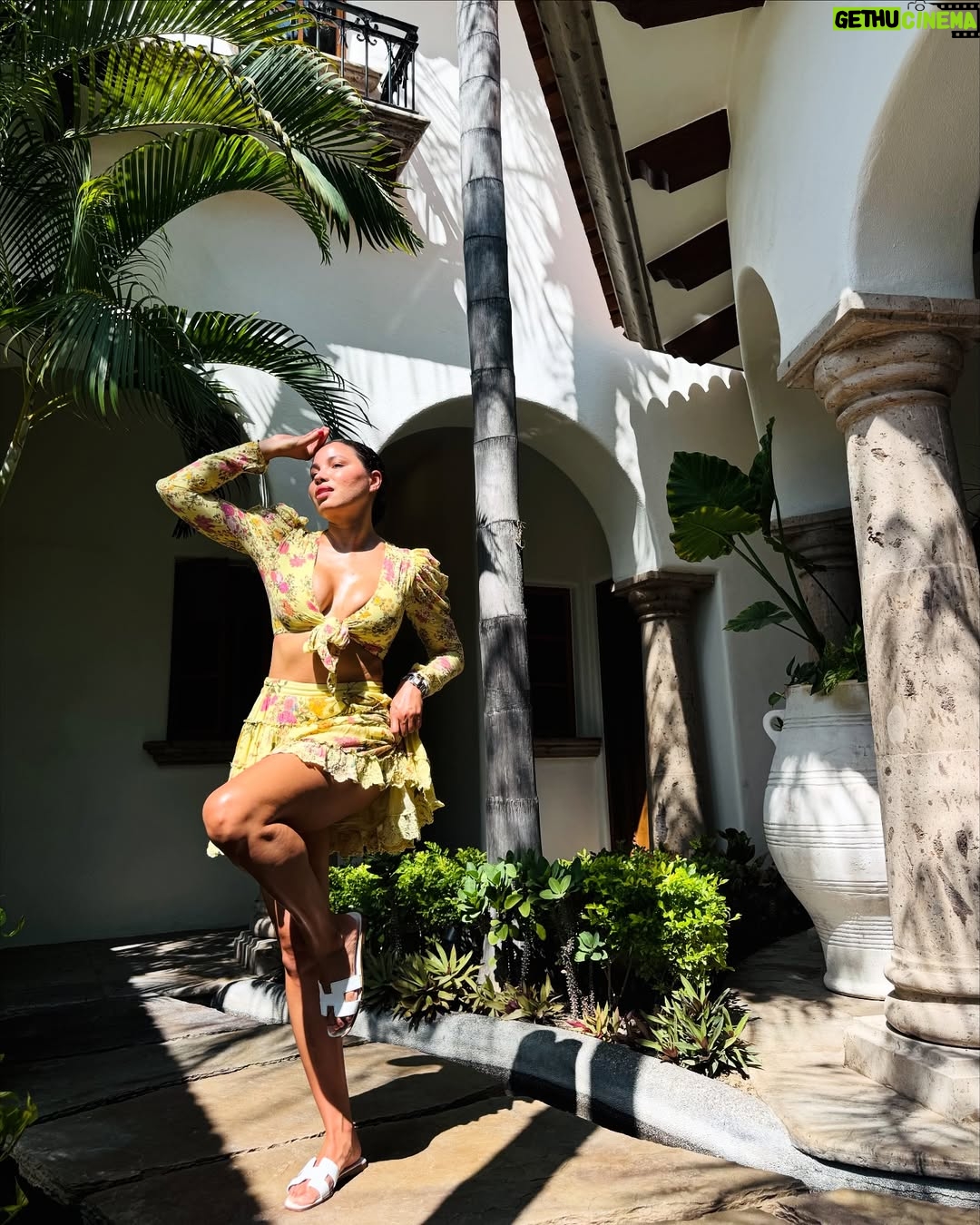 Jurnee Smollett - 140.8K Likes - Thank you all for the lovely birthday messages. I feel so loved! Thanks to @airbnb, my family and I finally made it out of the group chat and celebrated in Cabo, making unforgettable memories! They treated us to a stunning home and delicious private Chef Service for my bday dinner. 

We shared a lot of firsts as a family: 
-First time driving a golf cart ✔️
-First time trying rattlesnake tequila (with my mom) ...she was not a fan ✔️
-First time doing shots with my mother (she hated it🤪) ✔️
-First time going to the beach with my mother as adult ✔️( she hates sand and doesn’t swim haha but enjoyed herself this time)