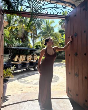 Jurnee Smollett Instagram - Thank you all for the lovely birthday messages. I feel so loved! Thanks to @airbnb, my family and I finally made it out of the group chat and celebrated in Cabo, making unforgettable memories! They treated us to a stunning home and delicious private Chef Service for my bday dinner.
We shared a lot of firsts as a family:
-First time driving a golf cart āļø
-First time trying rattlesnake tequila (with my mom) ...she was not a fan āļø
-First time doing shots with my mother (she hated itš¤Ŗ) āļø
-First time going to the beach with my mother as adult āļø( she hates sand and doesnāt swim haha but enjoyed herself this time)