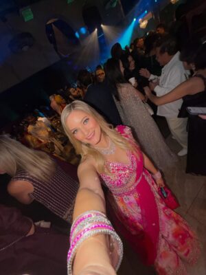 Justine Ezarik Instagram - Happy Diwali! I had the best time this weekend at @lilly’s Love & Light party! Such a magical time with lots of friends, food, dancing and great vibes ✨ Thanks for the amazing event @lilly!! 🫶🏻

📸 @reelinitiative