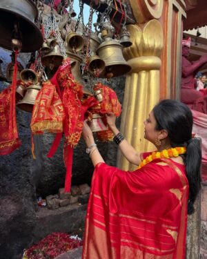 Jyothika Instagram - Blessed to have visited the sacred Shakti peethas of Kolhapur Mahalakshmi and Kamakhya during the auspicious new year !
Starting my next film… I thank you for your love and blessings always.🙏😇