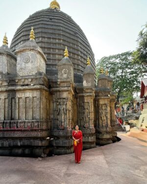Jyothika Instagram - Blessed to have visited the sacred Shakti peethas of Kolhapur Mahalakshmi and Kamakhya during the auspicious new year !
Starting my next film… I thank you for your love and blessings always.🙏😇