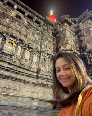 Jyothika Instagram - Blessed to have visited the sacred Shakti peethas of Kolhapur Mahalakshmi and Kamakhya during the auspicious new year !
Starting my next film… I thank you for your love and blessings always.🙏😇