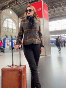 Actress Kainaat Arora HD Photos and Wallpapers February 2026