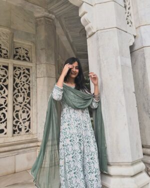 Kairavi Dayal Instagram - 🌻📒✨💛🎗️
#explorepage #explore